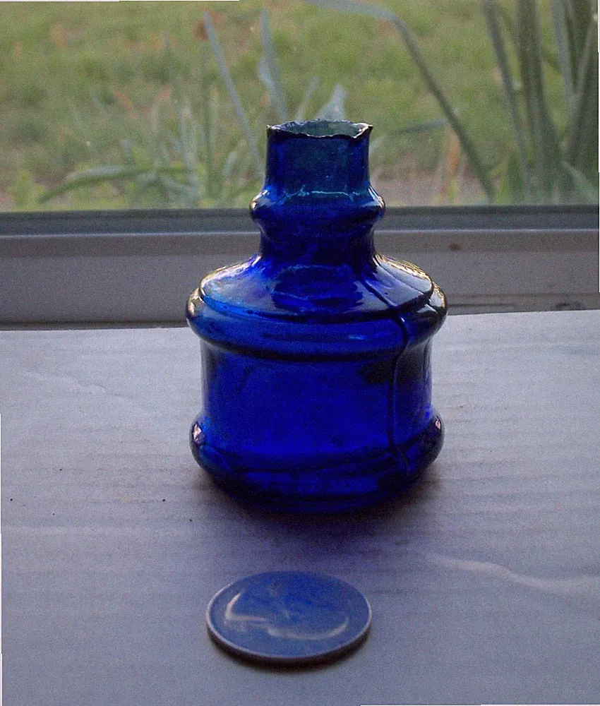 STUNNING RARE DARK BLUE CRUDLY MADE BARREL BURST TOP INK BOTTLE